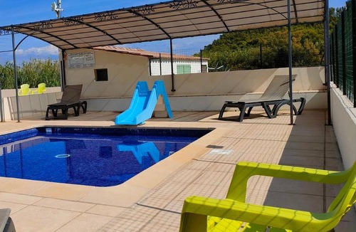 Saint-Mitre-les-Remparts House | 24 m² Mobile home ∙ 2 bedrooms ∙ 4 guests