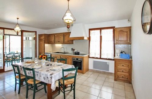 Rochefort-du-Gard House | 240 m² House ∙ 6 bedrooms ∙ 13 guests