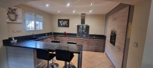 Salon-de-Provence Villa | 240 m² Villa ∙ 5 bedrooms ∙ 10 guests