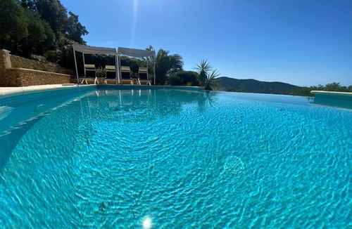 La Londe-les-Maures House | 250 m² House ∙ 5 bedrooms ∙ 10 guests