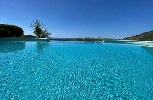 La Londe-les-Maures House | 250 m² House ∙ 5 bedrooms ∙ 10 guests