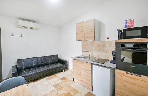 Jonquieres-Saint-Vincent Apartment | 27 m² Apartment ∙ 1 bedroom ∙ 4 guests