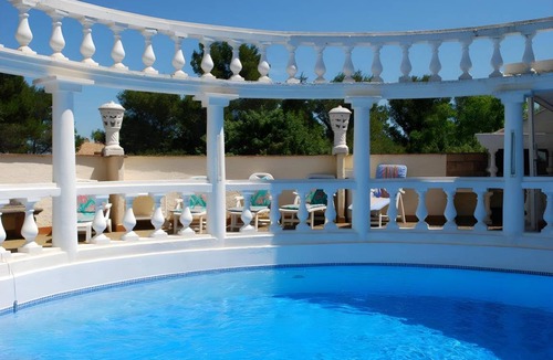 Beaucaire Villa | 270 m² Villa ∙ 7 bedrooms ∙ 16 guests