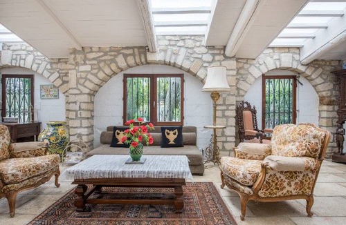 Beaucaire Villa | 270 m² Villa ∙ 7 bedrooms ∙ 16 guests