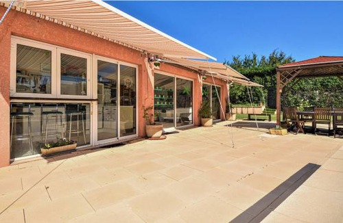 Mondragon House | 3 bedroom accommodation in Mondragon
