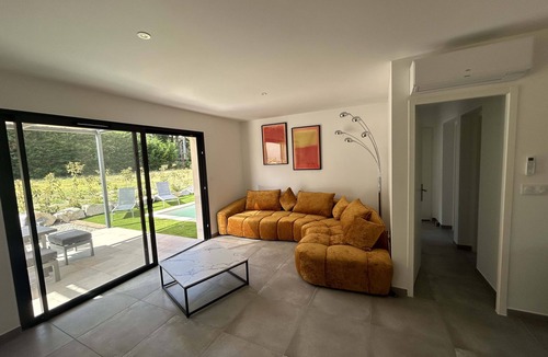 Saze House | 3-room house with pool and garden