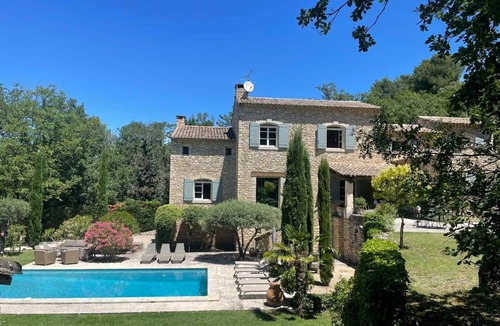 Robion House | 300 m² House ∙ 5 bedrooms ∙ 12 guests