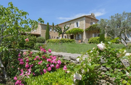Gordes House | 300 m² House ∙ 6 bedrooms ∙ 12 guests