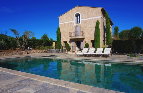 Cuers Villa | 300 m² Villa ∙ 5 bedrooms ∙ 12 guests