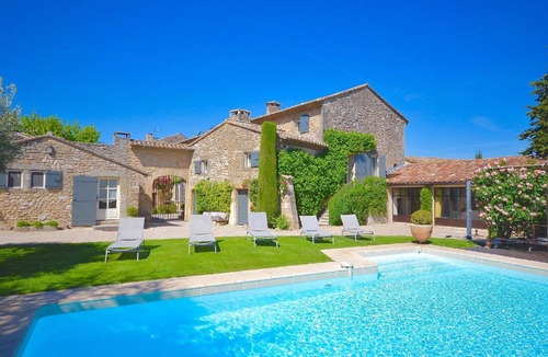 Robion House | 320 m² House ∙ 5 bedrooms ∙ 11 guests