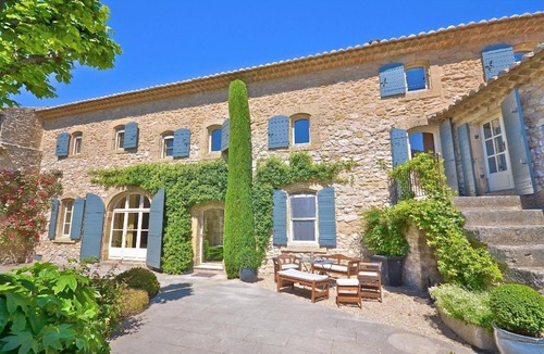 Robion House | 320 m² House ∙ 5 bedrooms ∙ 11 guests