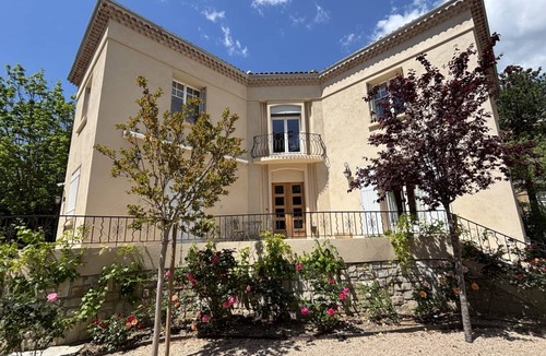 Couronne Urbaine House | 350 m² House ∙ 4 bedrooms ∙ 8 guests