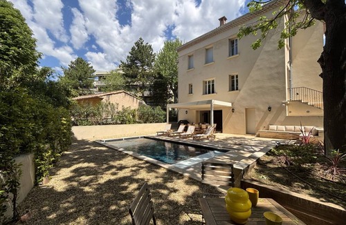 Couronne Urbaine House | 350 m² House ∙ 4 bedrooms ∙ 8 guests