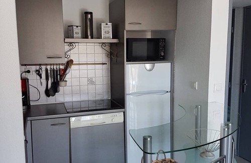 Miramar Apartment | 38M² - 4 pers. 2 Bedrooms. PIEDS DANS L'EAU - Sandy beach 2min walk away