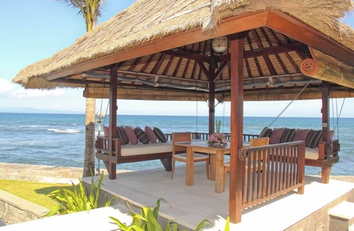 Ketewel Villa | 3BR Beach Front Villa In Pabean Beach! 9Min Drive To Bali Safari and Marine Park