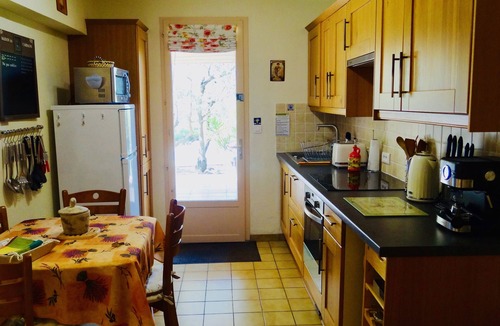 Saint-Saturnin-les-Apt Apartment | 4* air-conditioned gîte in the shade of olive trees, swimming pool overlooking the Luberon.