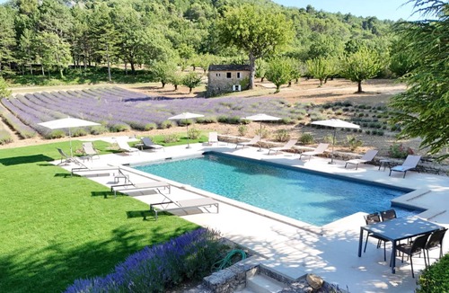 Apt House | 400 m² Farmhouse ∙ 9 bedrooms ∙ 17 guests