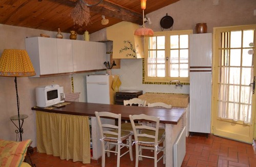 Simiane-la-Rotonde House | 42 m² Gîte ∙ 1 bedroom ∙ 4 guests