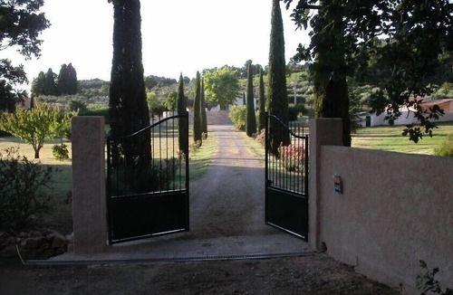 Aups Villa | 5 bedroom villa with swimming pool and pool house, playground in a large park
