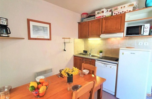 Saint-Etienne-en-Devoluy Apartment | 50m from resort center, 5th floor, view mountain, balcony, tv, 40m², Superdévoluy