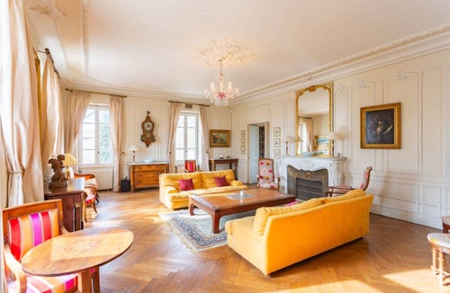 Orange House | 638 m² House ∙ 8 bedrooms ∙ 14 guests