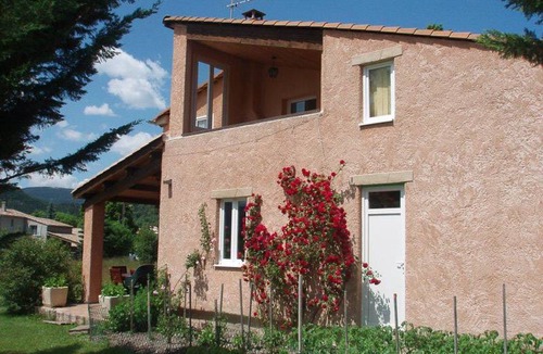 Saint-Andre-les-Alpes House | 67 m² Gîte ∙ 3 bedrooms ∙ 6 guests