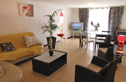 Gemenos Apartment | 70 m² Apartment ∙ 2 bedrooms ∙ 5 guests