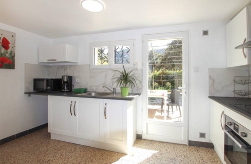 Gemenos Apartment | 70 m² Apartment ∙ 2 bedrooms ∙ 5 guests