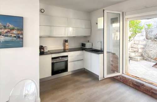 8th Arrondissement House | 70 m² House ∙ 2 bedrooms ∙ 4 guests