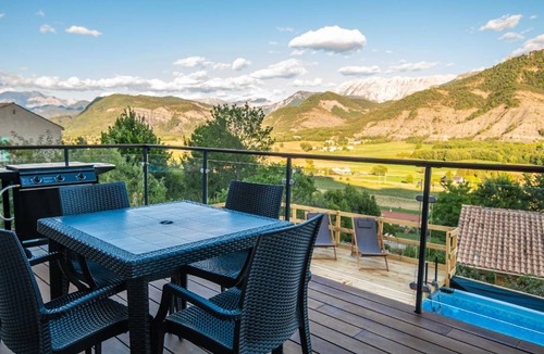 Marcoux House | 75 m² House ∙ 2 bedrooms ∙ 4 guests