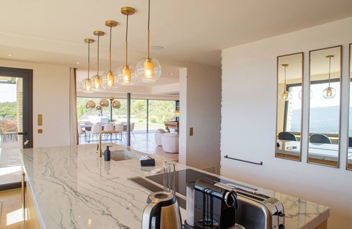 Gordes Villa | 8-bedroom luxury villa with pool