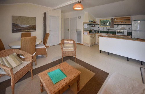 Mondragon House | 90 m² House ∙ 4 bedrooms ∙ 8 guests