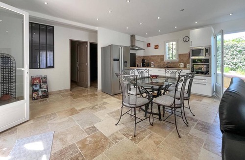 Comps House | 90 m² Maisonette ∙ 3 bedrooms ∙ 6 guests