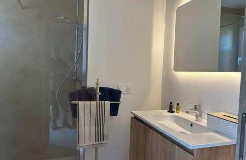 Castillon-du-Gard Bed & Breakfast | A 2 km du Pont-du-gard, Entre Nîmes, Avignon et Uzès