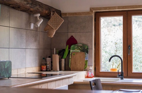 Le Castellet Bed & Breakfast | A charming gîte, the Jas des Oliviers welcomes you to the heart of the garden.