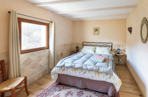 Le Castellet Bed & Breakfast | A charming gîte, the Jas des Oliviers welcomes you to the heart of the garden.