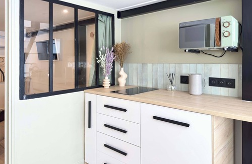 7th Arrondissement Apartment | A gem between Le Panier and the Old Port
