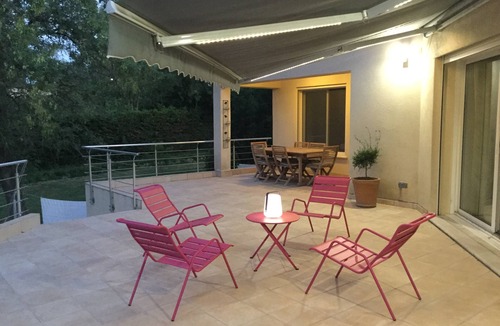 Istres Villa | A HAVEN OF PEACE, FEET IN THE WATER