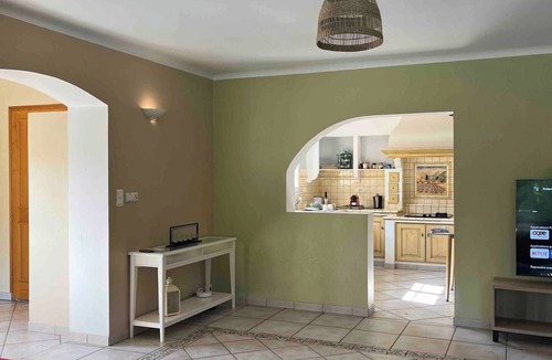 Monteux Villa | A SLICE OF HEAVEN PERFECTLY PLACE TO VISIT ILE ON THE SOURGES,CARPENTRAS,AVIGNON