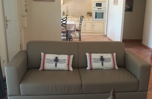 Chateauneuf-de-Gadagne Villa | A sunny villa in the heart of Provence