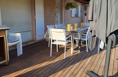 Chateauneuf-de-Gadagne House | Air-conditioned family home + swimming pool, in the heart of Provence, pets welcome