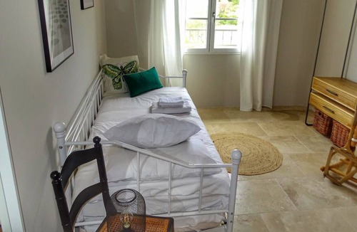 Lacoste Villa | Air condioned villa in Lacoste, big garden, view Luberon, heated pool