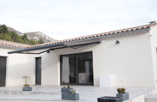 Buis-les-Baronnies House | Air-conditioned single storey villa with secure pool for 11 people