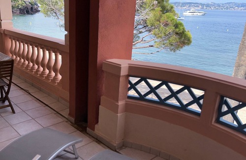 Theoule-sur-Mer Apartment | AIR CONDITIONED 60 m2 On the Best Beach in the Riviera 0 minutes to the beach