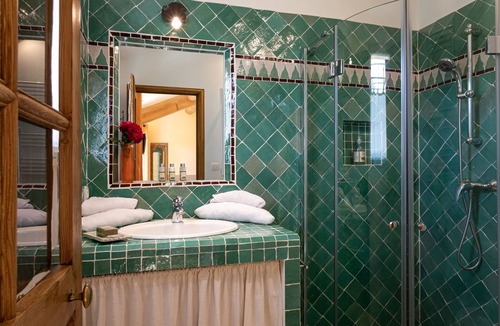 Grans Bed & Breakfast | Air-conditioned B&B Provence Quiet Countryside Swimming pool Private SPA