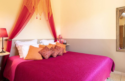 Grans Bed & Breakfast | Air-conditioned B&B Provence Quiet Countryside Swimming pool Private SPA