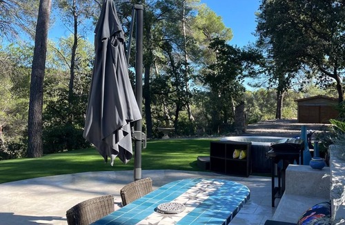 Est House | Air-conditioned cottage - SPA BBQ
