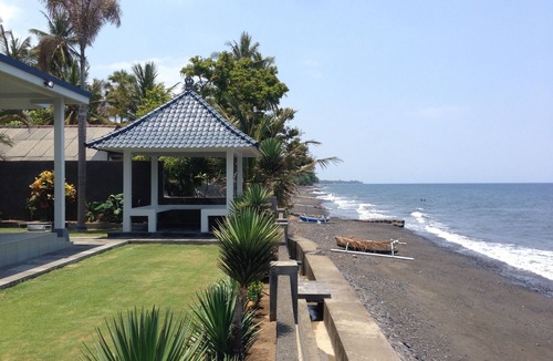 Bukti Villa | Air Sanih Beach Villa 3 Br