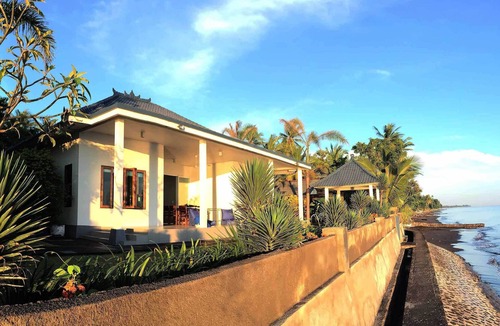 Bukti Villa | Air Sanih Beach Villa 2 Br