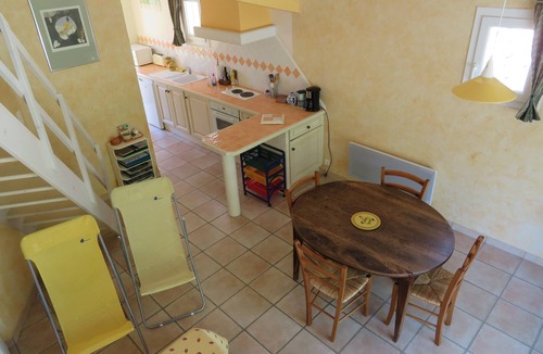 Maussane-les-Alpilles Apartment | ALPILLES - Air-conditioned STUDIO (2Ad./2Children)